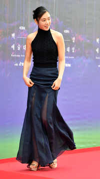 [포토] 백상예술대상 레드카펫 오른 안은진