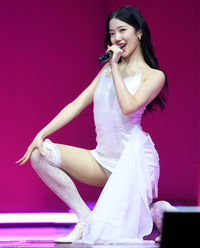 이주빈, 인도서 노홍철·이상윤과 활짝…‘스님과 손님’ 팀워크 눈길 [★SNS]