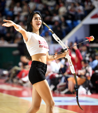 [포토] 치어리더 박기량 '응원하면 선물 쏴드려요'