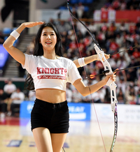 [포토] 치어리더 박기량 '어디로 선물 드릴까요?'