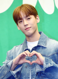 [포토]하트 만들어 보이는 비투비 이민혁