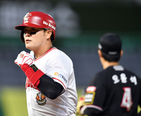 [포토]‘후속타를 부탁해!’ 안타 추신수