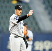 [포토] 허경민 사구에 사과하는 장민재