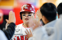 [포토]‘안타치고 득점하는’ 추신수