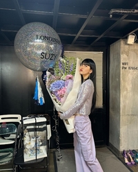 ‘국민 첫사랑’ 수지에게, “혹시 꽃으로 개명하셨나요?” 주접