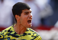 알카라스, 하차노프 2-0 잡고 4강행...대회 2연패 보인다 [마드리드오픈]