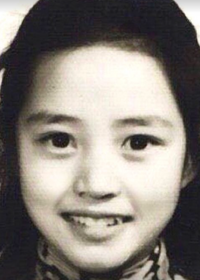 ‘모태미녀’ 김혜수, ‘예쁨’의 의인화 그 자체...어릴 적 사랑스러운 모습 공개