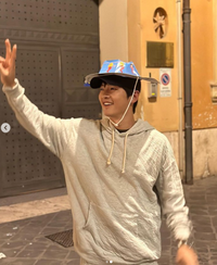 ‘예비 아빠’ 송중기, 세상 다 가진 미소...♥케이티가 찍어줬나