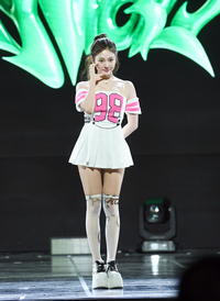 [포토]볼 하트 만들어 보이는 에스파 닝닝