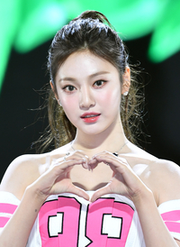 [포토]에스파 닝닝, 하트 받아주세요!