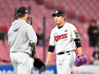 [포토]‘6회초 홈런, 안타허용 ’ 강판되는 조이현