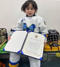 샘 해밍턴 말이 맞네.. ‘7살’ 벤틀리, 아이스하키 꿈나무로 성장 중인 근황