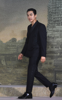 [포토] 송승헌 '모든 곳이 런웨이'