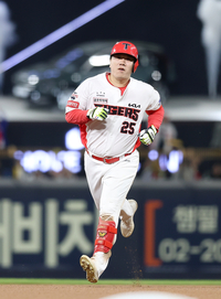 KIA 김종국 감독, ‘타율 0.368’ 외야수에 “너무 잘 해주고 있다” [백스톱]