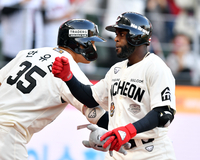 ‘2:0→2:2→2:3→3:3’ SSG-한화, 이상한 투수전 끝 12회 무승부 [SS문학in]