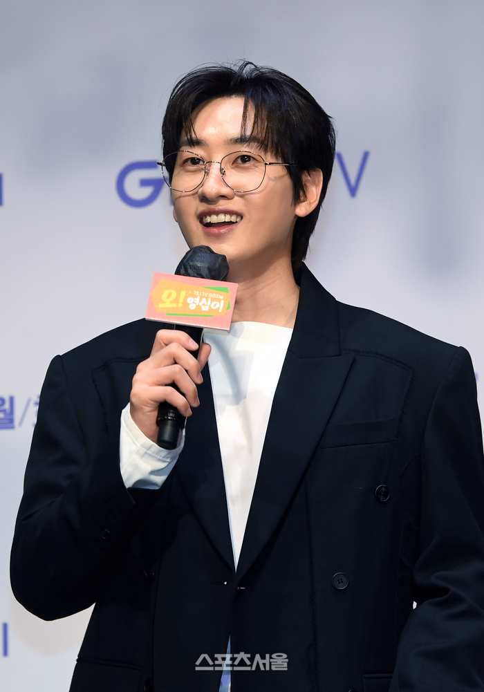 [포토]슈퍼주니어 은혁, 동해 주연의 ‘오! 영심이’ 제작발표회 MC