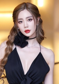 클라라, 딱 붙는 블랙 드레스 매혹 그 자체.. “남편 부럽다”