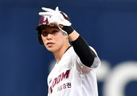 [포토]‘점수 벌리자!’ 2루타 김혜성