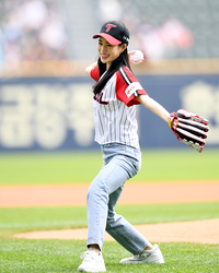 [포토] '시구하는 연진이'...글로리 임지연 LG 승리기원 시구