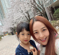 ‘요정 외모 그대로’ 유진, 폭풍 성장한 딸 공개