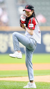 [포토] 시구하는 임지연 '연진이 거침없이 하이킥'