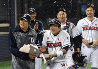 [포토]5년만의 승리로 130승 고지 밟은 두산 장원준