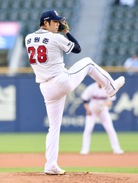 [포토]5년 만의 선발승 도전하는 두산 장원준