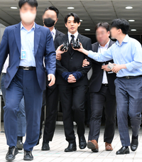 [포토]유아인, 영장실질심사 마치고...