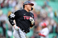 [포토]‘데뷔전 엘리아스 상대로 투런포’ 이재원