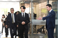 [포토]법원 출석하는 유아인