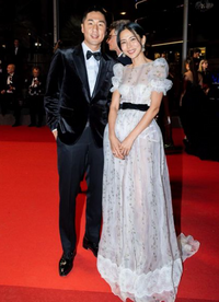 김나영♥마이큐, 칸 레드카펫 참석..두 손 꽉 잡고 미소