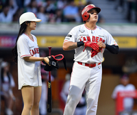 [포토]‘1회에 이어 2회에도 볼넷 출루’ 추신수