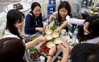 ‘맛의 도시 1번지’ 강진 병영 불금불파..대성황 이뤄