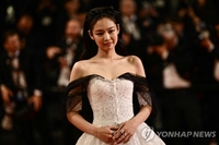 블랙핑크 제니, 칸 영화제에서 입은 드레스 가격은?…“소품만 4000만원”
