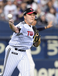 [포토]LG 이민호, 급한 마음에 그만...