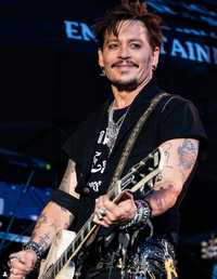 충치로 大망신 조니 뎁, 이번엔 발목 부상 “미국 밴드투어 공식 연기”[할리웃톡]