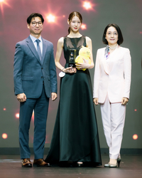 아트인동산 이혜경 이사, 페이스오브아시아 이예린과 찰칵!