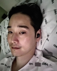 파주 집 앞 살모사에 물렸던 임강성, 병실에서 환자복 입고.. 수염 자란 근황