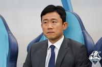 “너무 고맙다”...‘주사 투혼’ 홍철에게, 최원권 감독이[현장인터뷰]