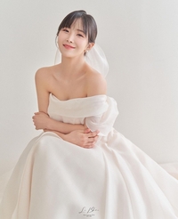 ‘딘딘과 러브라인’ 조현영, 웨딩드레스 입고 “(나 혼자) 준비완료”