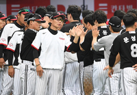 3연패 탈출 염경엽 감독 “문보경 초반 좋은 수비로 흐름 가져와”[SS고척in]