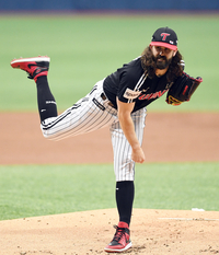 3연패 탈출 특명 받은 켈리, 핀포인트 코너워크 앞세워 5이닝 1실점[SS고척in]