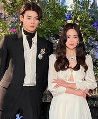 ‘부부’ 같은 투샷... 송혜교·차은우가 함께 있어 더 조화롭다