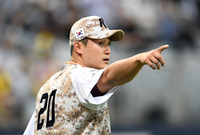 [포토]김혜성에게 고마움을 표하는 최원태