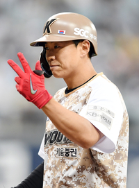 [포토]2타점 적시타로 세리머니 하는 키움 송성문