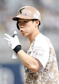 [포토]3안타 경기 만드는 키움 김혜성