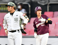 [포토]‘벤자민 상대 팀 첫안타’ 김혜성