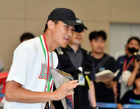 팔방미인 KIM→EPL 딱이야…英 ‘맨유, 뉴캐슬 막판작업에도 김민재 영입전 승리’