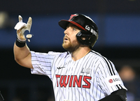 [포토]LG 오스틴의 동점 홈런 세리머니