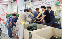 이학수 정읍시장 ‘단풍미인’ 판매사원으로 맹활약 , “정읍 농산물 맛조수다게”... 제주도민 입맛 저격했다!